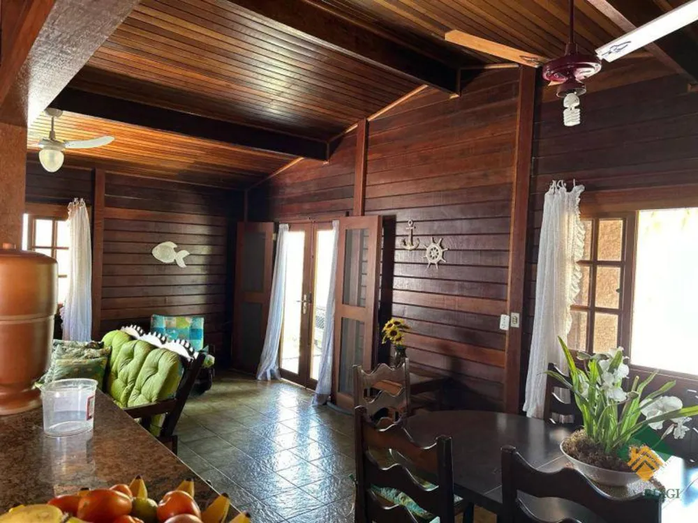Casa, 3 quartos, 239 m² - Foto 2