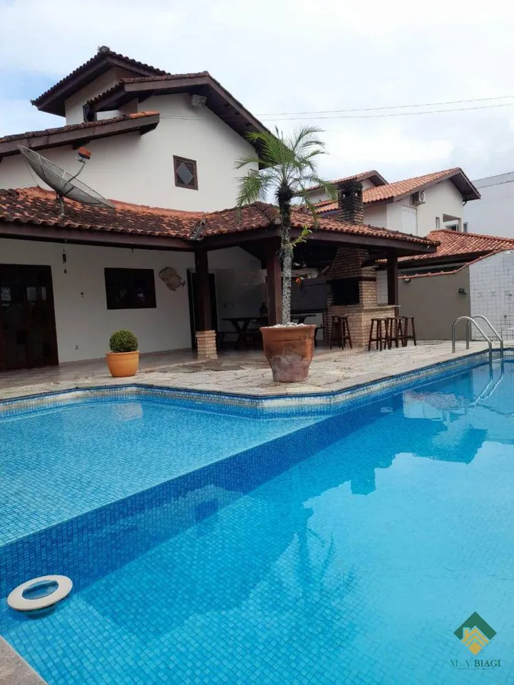 Casa, 3 quartos, 200 m² - Foto 1