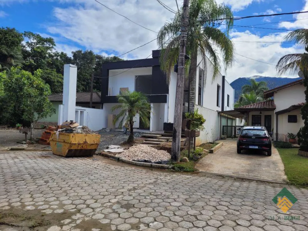 Sobrado, 4 quartos, 301 m² - Foto 1