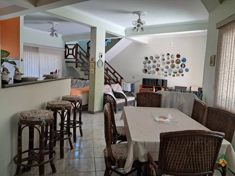 Casa, 6 quartos, 339 m² - Foto 1