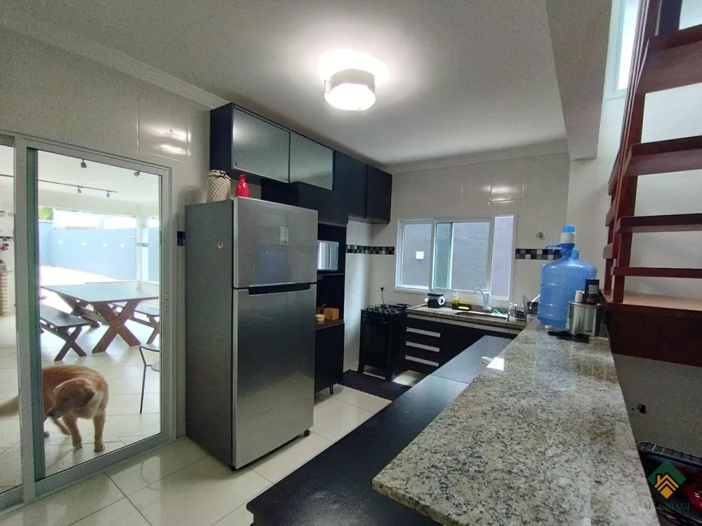 Casa, 3 quartos, 252 m² - Foto 2