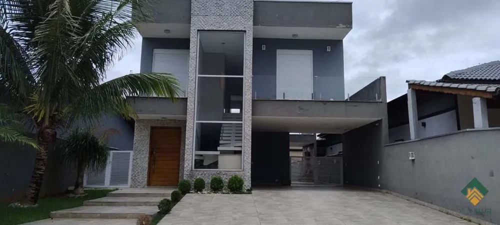Casa, 4 quartos, 247 m² - Foto 1