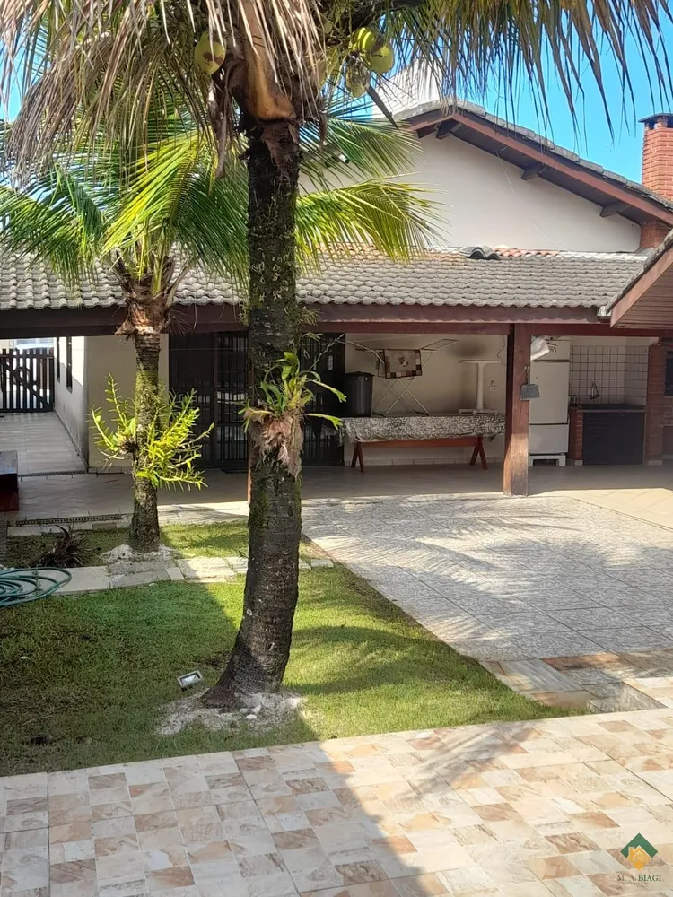 Casa, 3 quartos, 215 m² - Foto 1