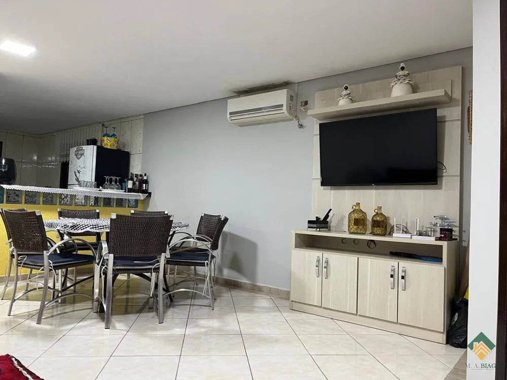 Casa, 3 quartos, 242 m² - Foto 2