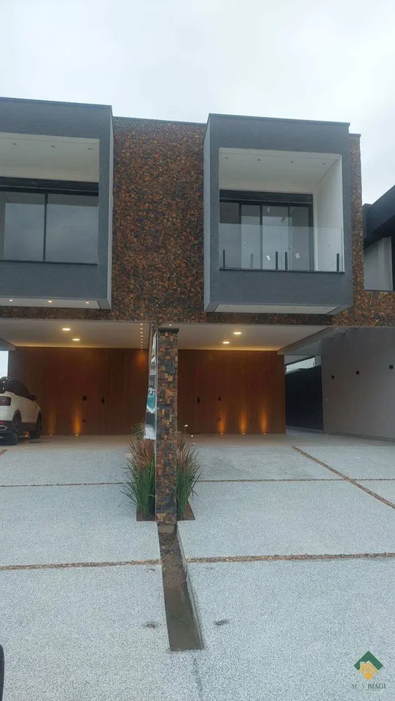 Sobrado, 5 quartos, 198 m² - Foto 1