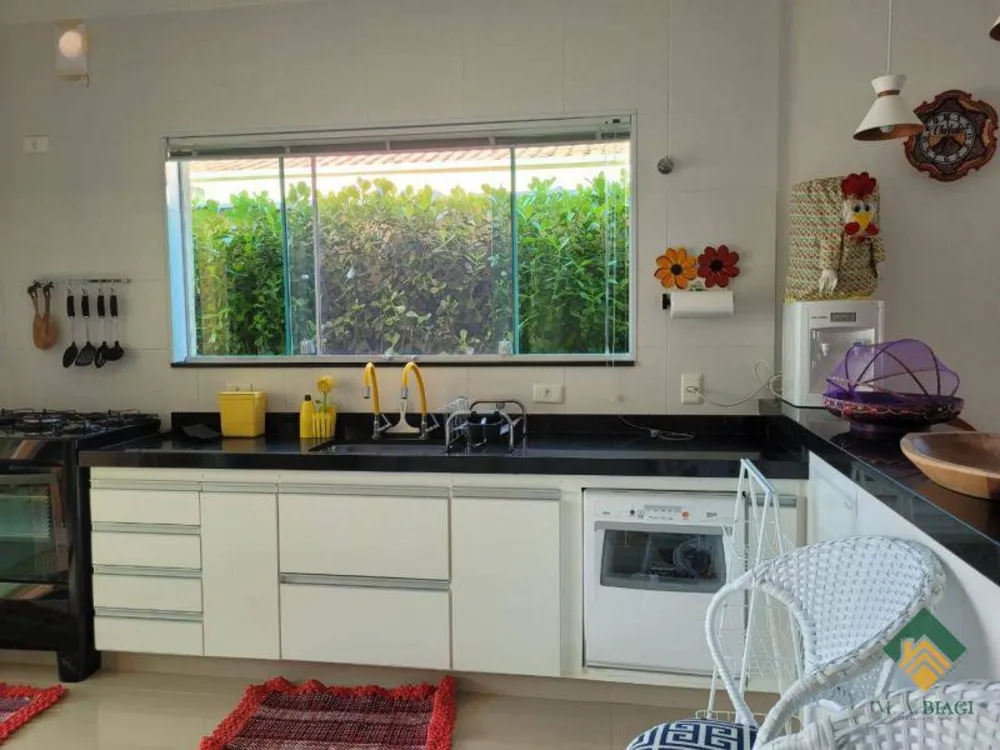 Casa, 4 quartos, 230 m² - Foto 2