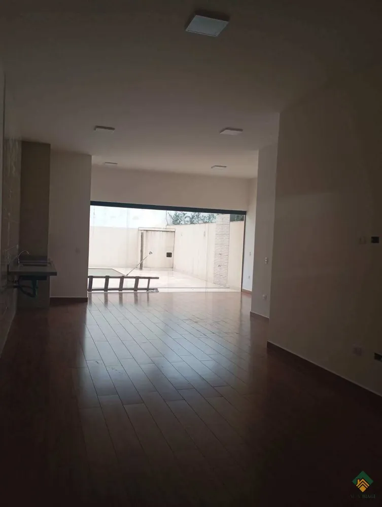 Casa, 3 quartos, 202 m² - Foto 1