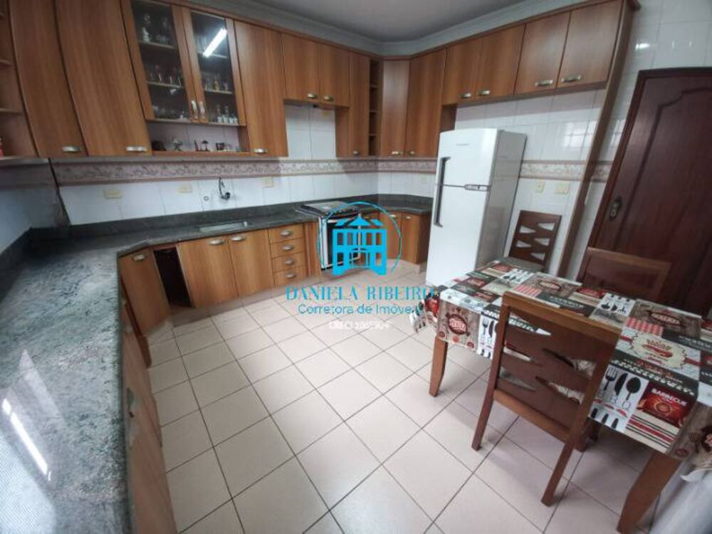 Casa à venda com 5 quartos, 211m² - Foto 3