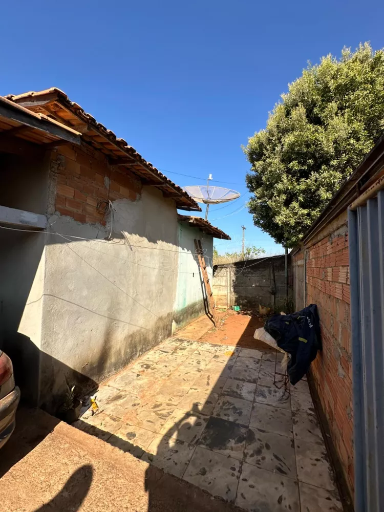 Casa à venda com 2 quartos, 300m² - Foto 2