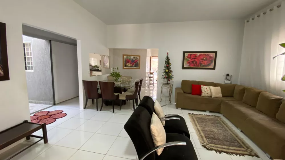 Casa à venda com 3 quartos, 250m² - Foto 2