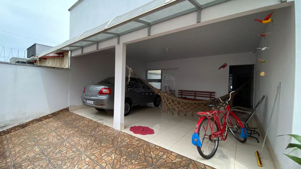 Casa à venda com 4 quartos, 300m² - Foto 1