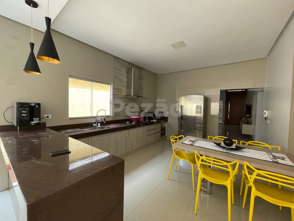 Casa à venda com 3 quartos, 250m² - Foto 2