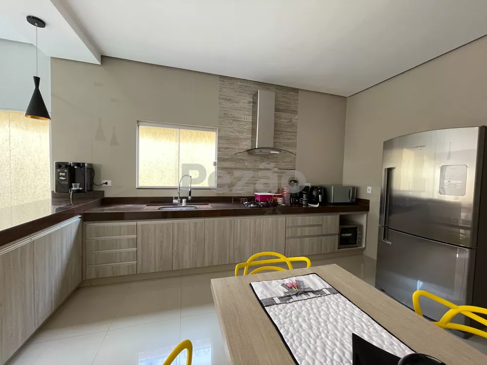 Casa à venda com 3 quartos, 250m² - Foto 3