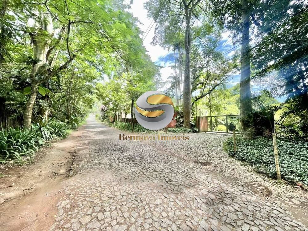 Casa de Condomínio à venda com 3 quartos, 380m² - Foto 1