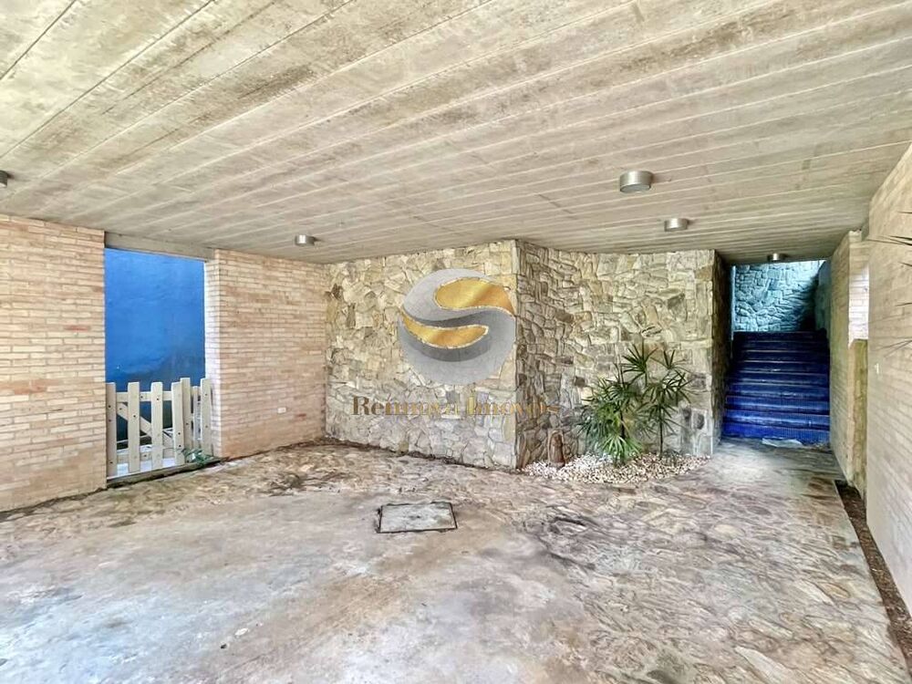 Casa de Condomínio para alugar com 4 quartos, 300m² - Foto 2