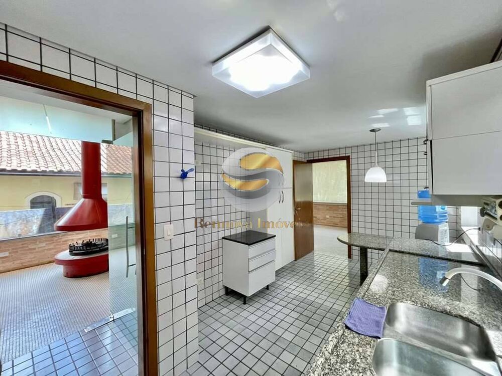 Casa de Condomínio para alugar com 4 quartos, 300m² - Foto 4