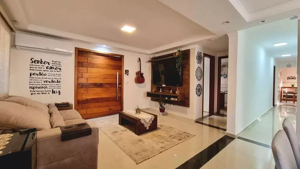 Casa à venda com 3 quartos, 183m² - Foto 1