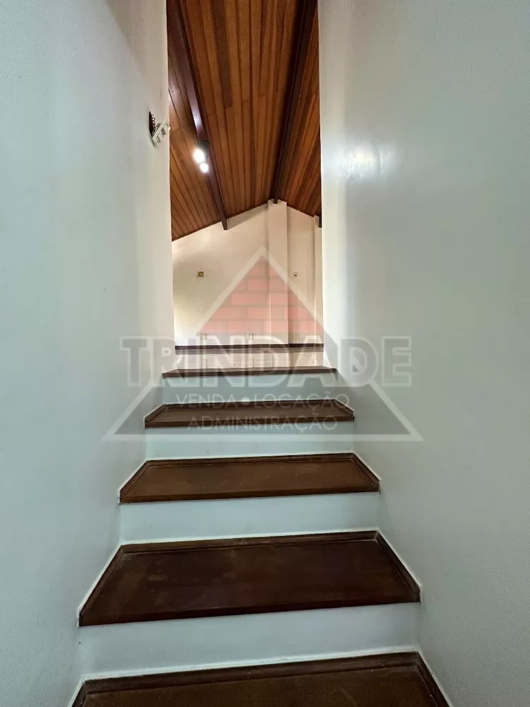 Casa, 4 quartos, 220 m² - Foto 1