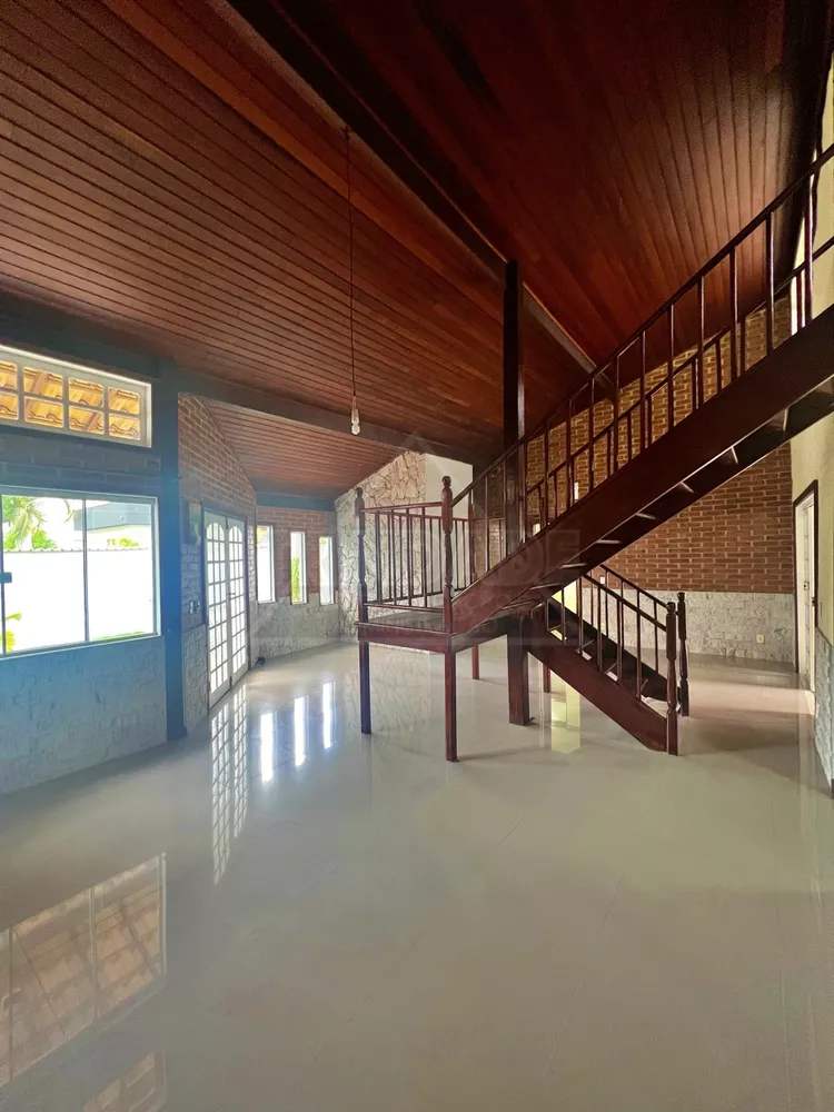 Casa à venda com 4 quartos, 650m² - Foto 4