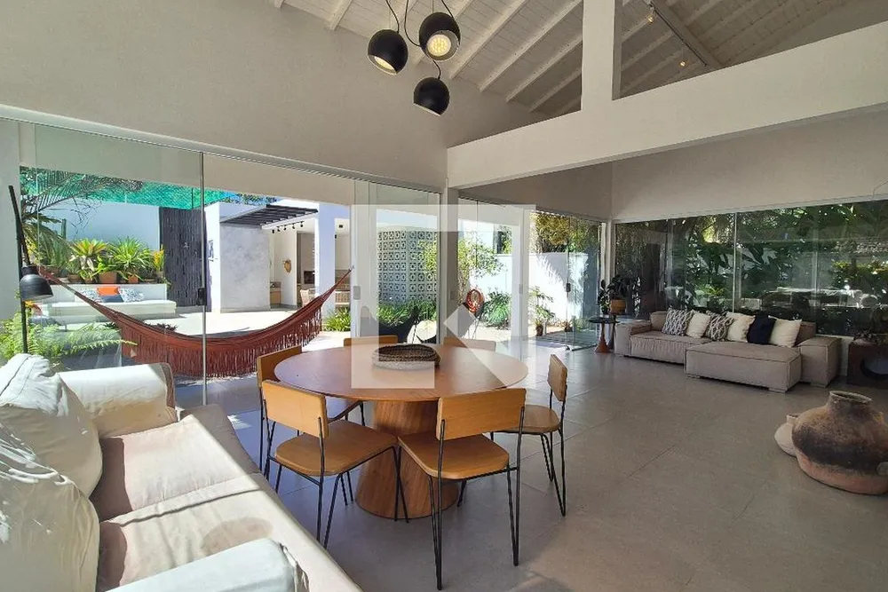Casa, 4 quartos, 240 m² - Foto 1