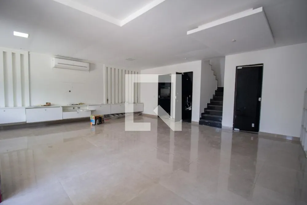 Casa, 6 quartos, 240 m² - Foto 1