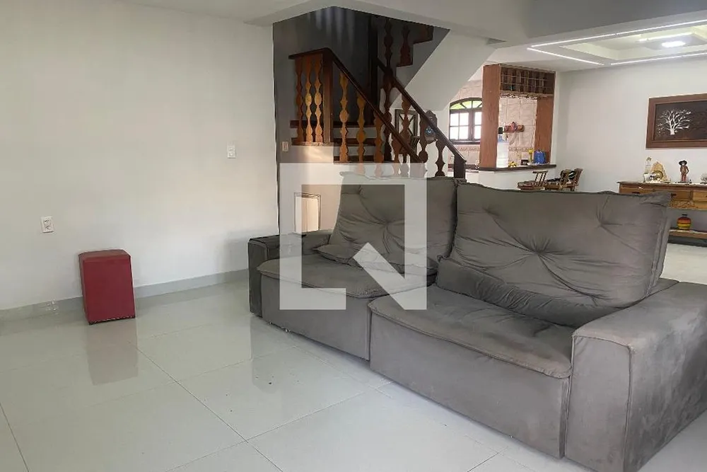 Casa, 6 quartos, 220 m² - Foto 1