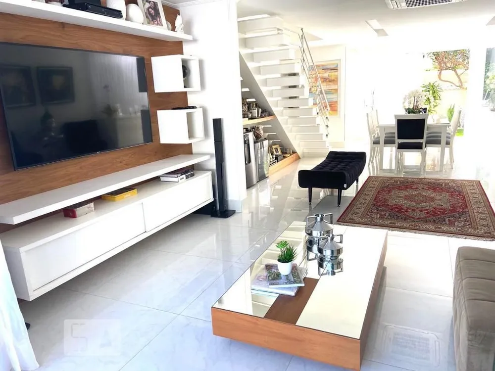 Casa, 4 quartos, 243 m² - Foto 1