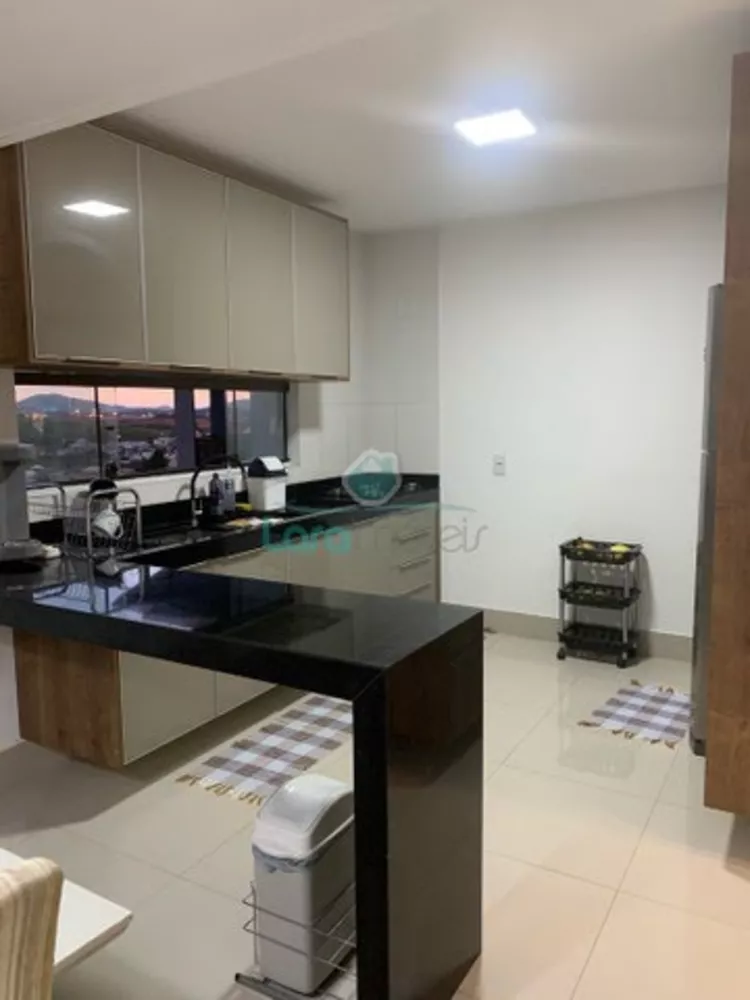 Casa de Condomínio à venda com 4 quartos, 260m² - Foto 5