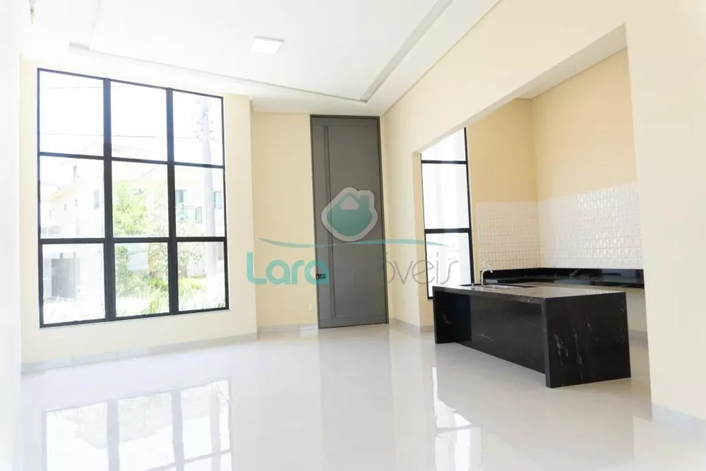 Casa de Condomínio à venda com 4 quartos, 220m² - Foto 4