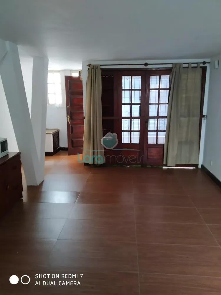 Casa à venda com 3 quartos, 158m² - Foto 1