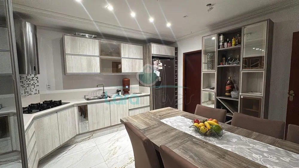 Cobertura, 3 quartos, 240 m² - Foto 1