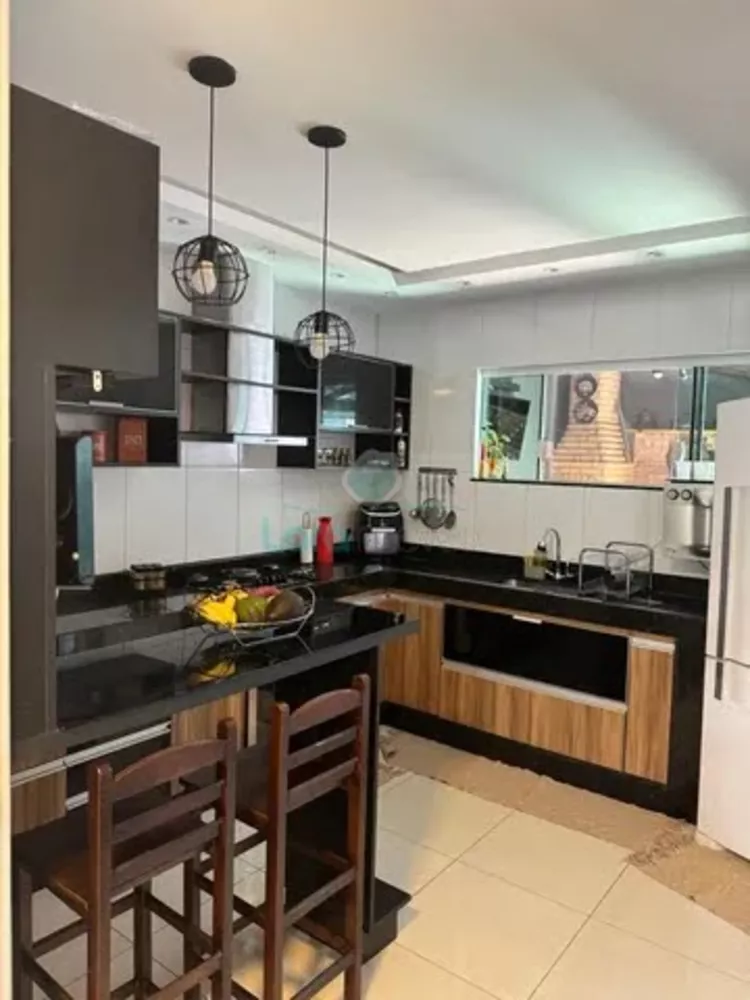 Casa à venda com 3 quartos, 114m² - Foto 2