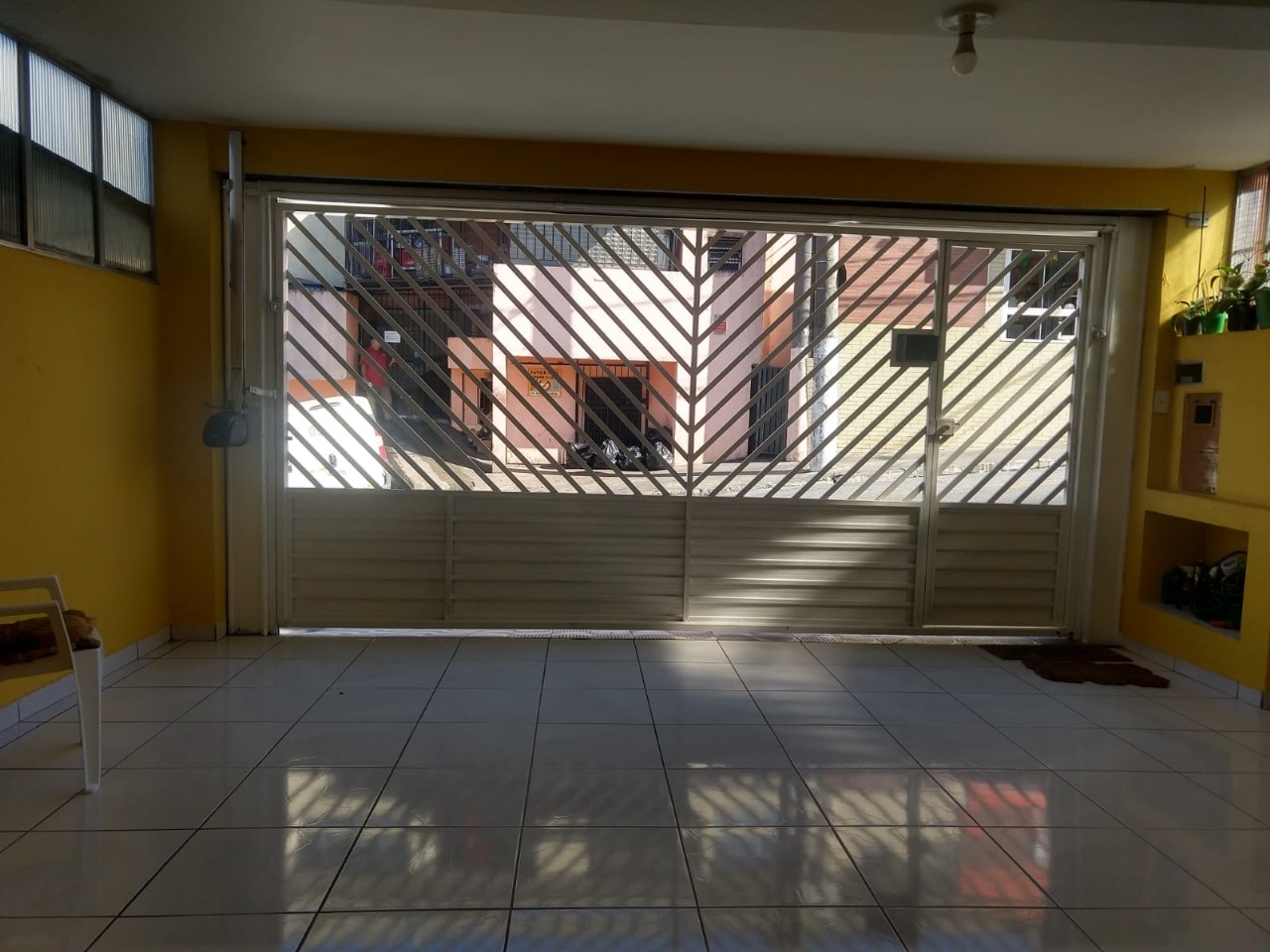 Sobrado à venda com 4 quartos, 240m² - Foto 1