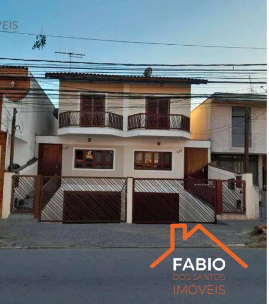 Casa à venda com 3 quartos, 212m² - Foto 1
