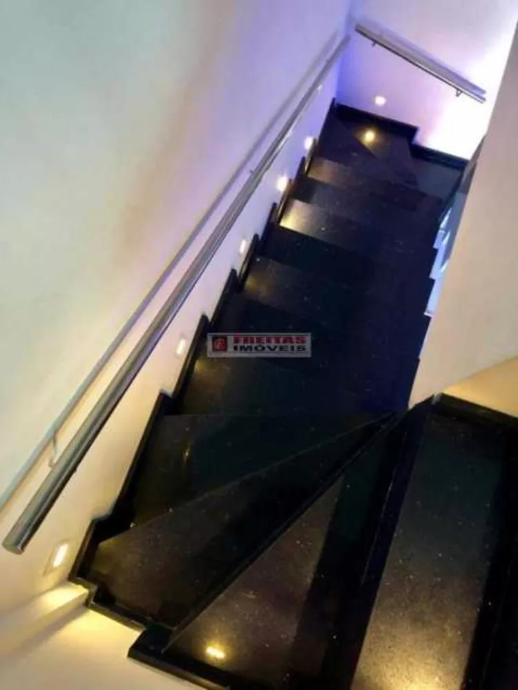 Cobertura, 3 quartos, 185 m² - Foto 1