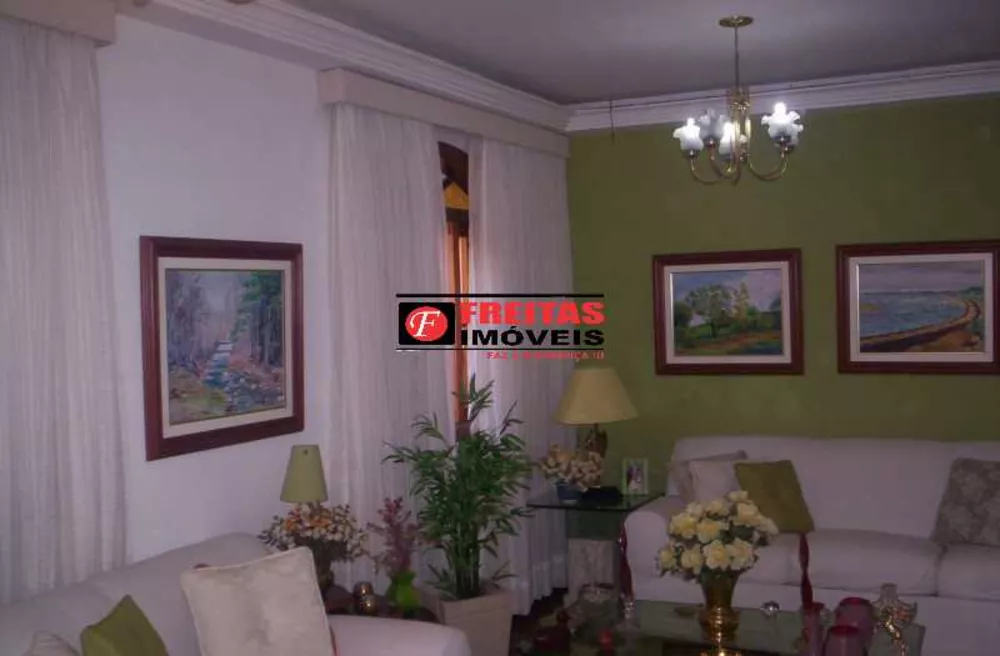 Casa, 4 quartos, 235 m² - Foto 3
