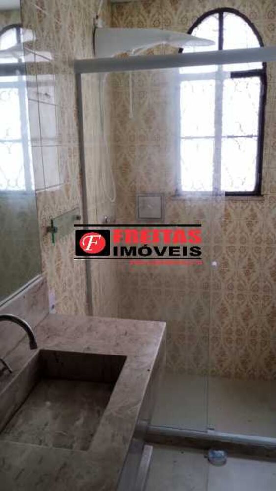 Casa à venda com 4 quartos, 210m² - Foto 4