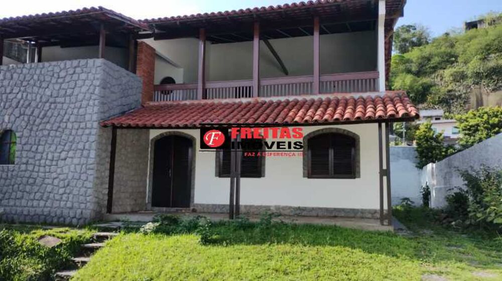 Casa à venda com 4 quartos, 210m² - Foto 1