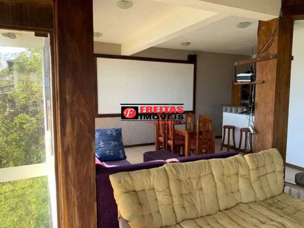 Casa à venda com 4 quartos, 265m² - Foto 2