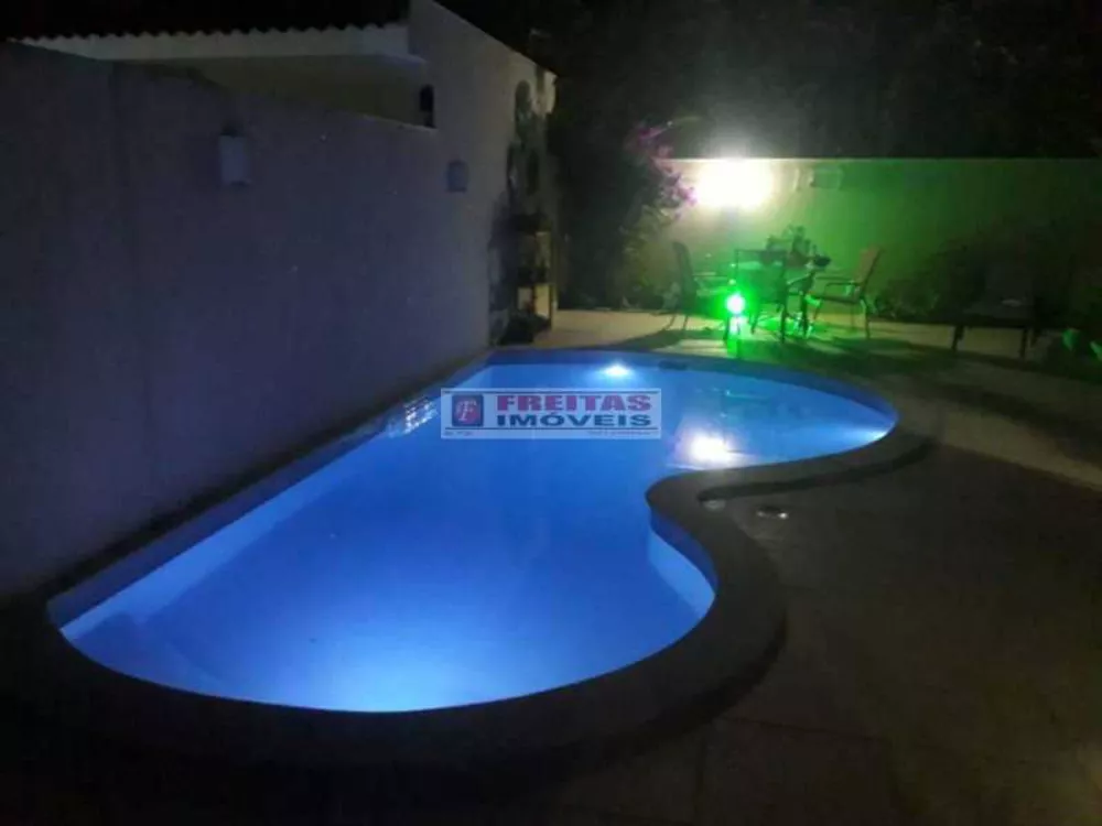 Casa, 5 quartos, 250 m² - Foto 1