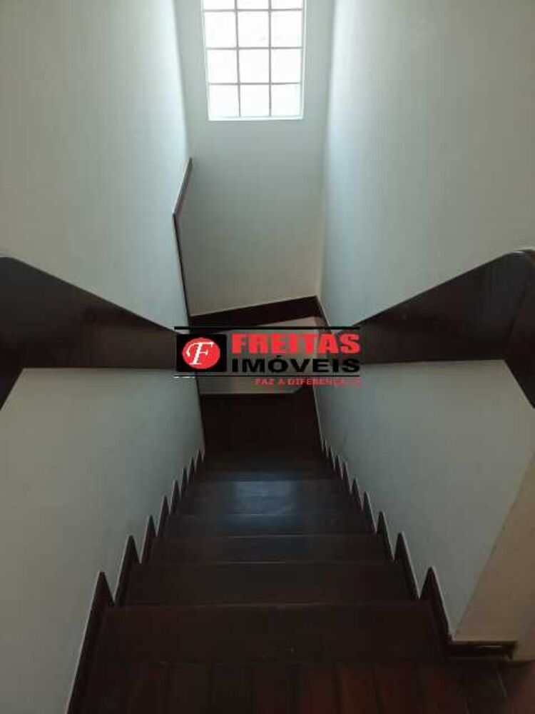Casa à venda com 3 quartos, 380m² - Foto 11