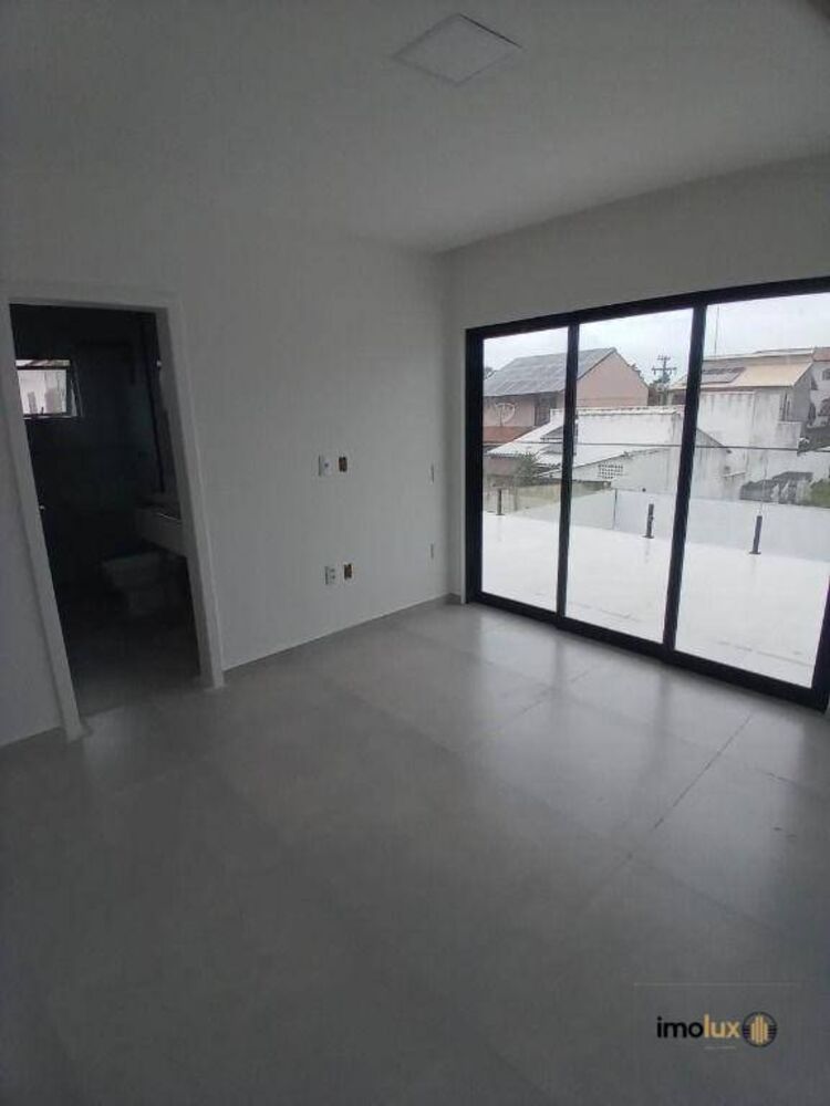 Casa à venda com 3 quartos, 230m² - Foto 4