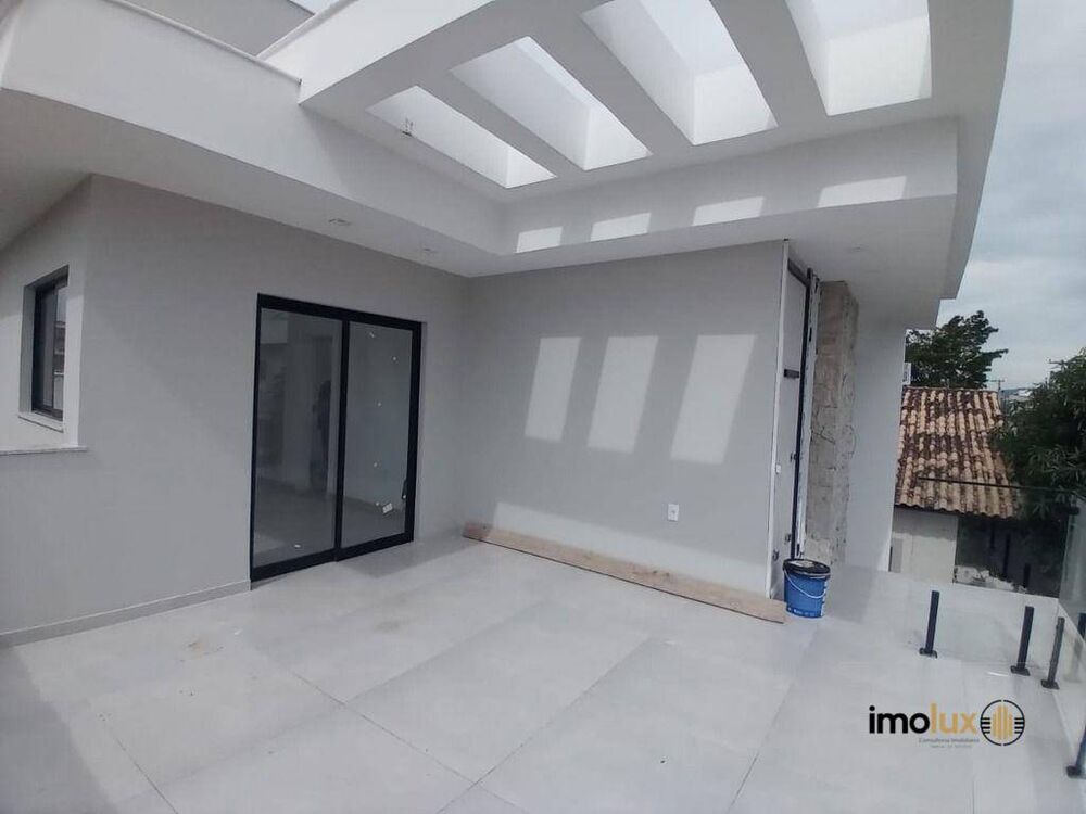Casa à venda com 3 quartos, 230m² - Foto 2