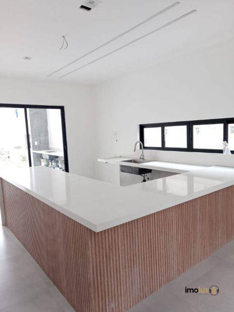 Casa à venda com 3 quartos, 230m² - Foto 3