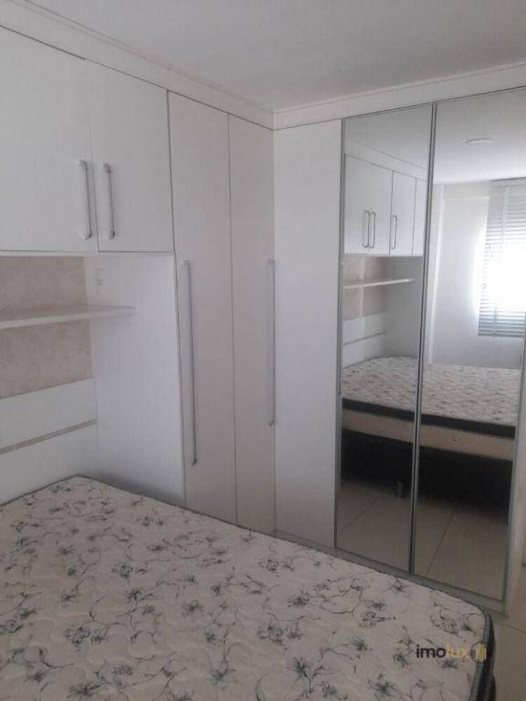 Apartamento à venda com 2 quartos, 70m² - Foto 3