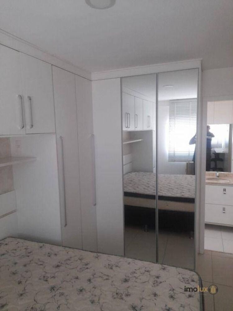 Apartamento à venda com 2 quartos, 70m² - Foto 2