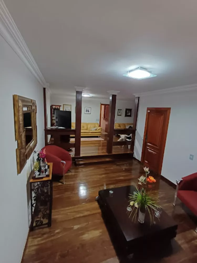 Casa, 6 quartos, 258 m² - Foto 1