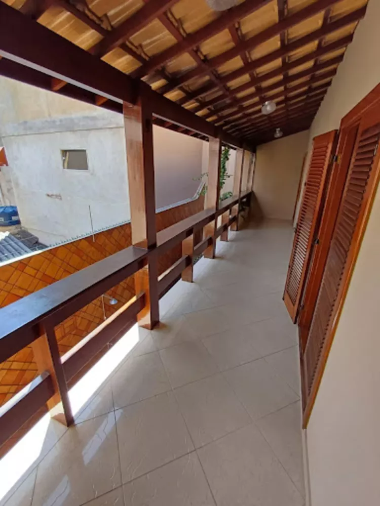 Casa, 6 quartos, 258 m² - Foto 2
