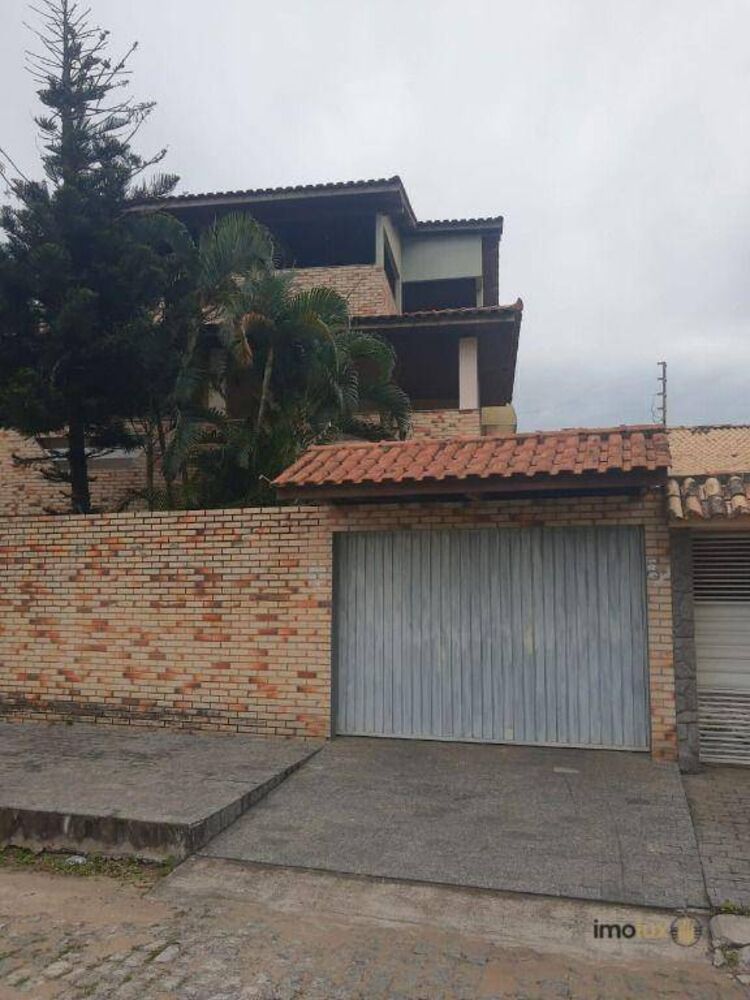 Casa à venda com 5 quartos, 315m² - Foto 1