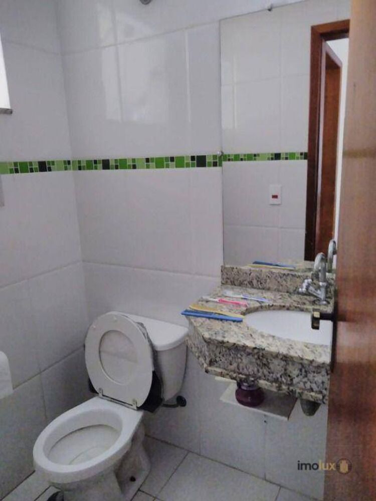 Casa à venda com 2 quartos, 165m² - Foto 3